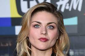 The only child of late nirvana frontman kurt cobain and hole frontwoman courtney love, she controls the publicity rights to her father's name and image. Frances Bean Cobain Shares A Very Sad Song