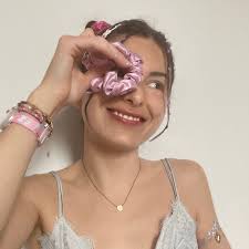 6 Tips That Made Styling My Hair With One Arm Easier