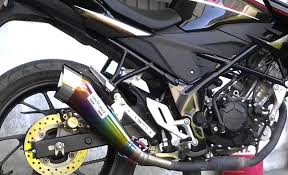 Jossssssss, kata pemirsa sih, supermoto look ( dilihat ya kayak supremoto wow, pelek jari2 super gambot, keren sih. 5 Ide Modifikasi Cb150r Pilih Yang Mana Moladin