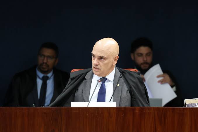 Datafolha aponta que maioria desaprova decisão de Moraes que veda visita de Flávio a Bolsonaro
