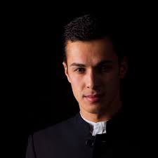 Смотреть видео про diogo costa. Conductor Diogo Costa Makes His Debut With The Halle Orchestra At The Bridgewater Hall In Manchester