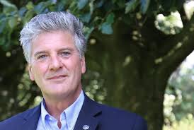 PEOPLE) Larry Hildebrand