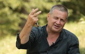 Filosoful gabriel liiceanu, proprietarul editurii humanitas, a pledat pentru o revoluție în care înjurătura de origine țigănească m.e psd să fie farul călăuzitor, titrează www.stiripesurse.ro. Mircea Dinescu ReplicÄƒ Secretul Lui Bachus Cu Gabriel Liiceanu In Rolul Principal