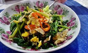 200 gr sawi putih yg telah dicuci bersih 2 butir telur 1/2 bawang bombay diiris 2. Surayamsyed Sawi Goreng Telur