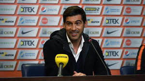 Da zorro, come si presentò mascherato in conferenza stampa dopo aver battuto il manchester city con lo shakhtar, a nuovo imperatore di roma. Fonseca Zorro Maschera In Soffitta Mi Raso Se Vinciamo La Coppa Tuttomercatoweb Com