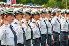 Polizei Hessen 891 Kommissaranwarterinnen Und Anwarter Auf Dem Hessentag Vereidigt