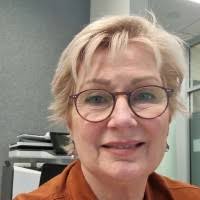 90+ perfiles de «Devin»