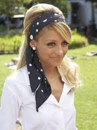 Klassische 70er Frisuren Fur Manner Und Frauen Frauen Frisuren Klassische Manner New Disco Hair Scarf Hairstyles Retro Hairstyles