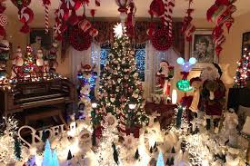 Whether you're having guests over for a holiday party or you want to make your house feel cozy and festive for your family, this article explains how to show your christmas spirit by including traditional decorations, making the outside of your house sparkle, and adding sweet touches. The Rombeiro Christmas House In Novato You Have To See It To Believe It Marin Mommies
