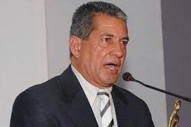 Le voy a partir la boca por fresco y difamador!” (alcalde amenaza  periodista)