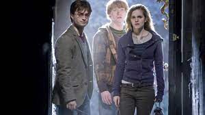 As harry, ron, and hermione race against time and evil to destroy the horcruxes, they uncover the existence of the three most powerful objects in the wizarding world: Harry Potter 7 Est Une Reussite Critique Premiere Fr