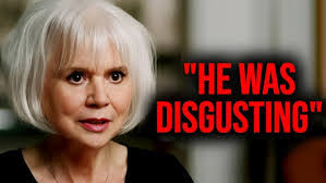 Lisa Davie's Instagram, Twitter & Facebook