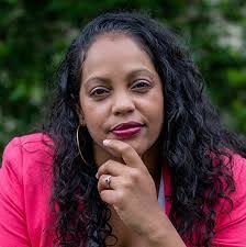 Lorena Thompson's Instagram, Twitter & Facebook