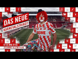 Die offiziellen fussball trikots von 1. 1 Fc Koln Stellt Jeckes Karnevals Trikot Zum 11 11 Vor So Sieht Es Aus