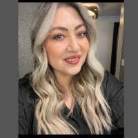 Laura Munns's Instagram, Twitter & Facebook