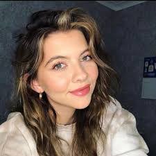 Jessica Tibbs's Instagram, Twitter & Facebook