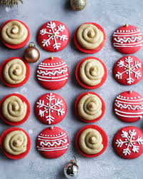Day 8 Cranberry Macaron Ornaments With A Gingerbread Buttercream Icing Jam Lab Recipe Christmas Baking Macaron Recipe Christmas Macarons