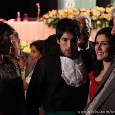 Amor à Vida: Luciano finge que Joana é sua tia e leva fora da enfermeira