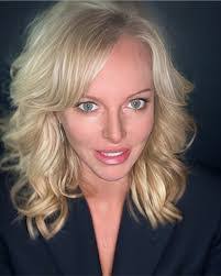 Lisa Wark's Instagram, Twitter & Facebook