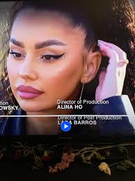 The stark contrast between her face and her hand color, I'm SCREAMING! :  r/90dayfianceuncensored