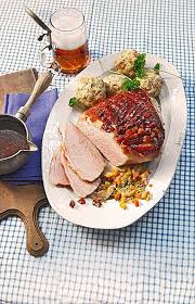 Bayrischer Krustenbraten Mit Dunkelbiersosse Und Semmelknodeln Rezept Rezepte Bayrischer Krustenbraten Krustenbraten