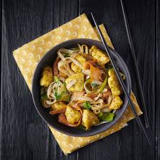 Wok De Poulet Aux Legumes Nouilles De Riz Et Gomasio Guy Demarle Recette Wok De Poulet Poulet Legumes Nouilles De Riz