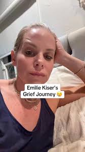 The internet is filled with judgemental a-holes… how in the world can we  judge grief like this 😢😢 #emiliekiser
