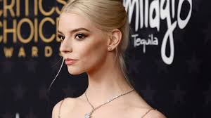 Anya Taylor-Joy wears a 20 carat diamond heart necklace worth millions at  the 2023 Critics Choice Awards