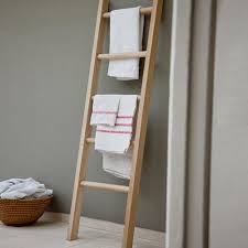 Porte Serviettes Echelle En Chene Brut Couleur Naturel Hambledon Decoclico Porte Serviette Echelle Porte Serviette Echelle De Bain
