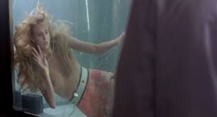 Splash is a 1984 american fantasy romantic comedy film directed by ron howard, written by lowell ganz and babaloo mandel, and starring tom hanks, daryl hannah, john candy and eugene levy. Splash Jungfrau Am Haken Schnittbericht Disney Schnittberichte Com