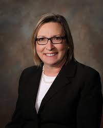 Karen Everhart's Instagram, Twitter & Facebook