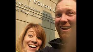 Couple's divorce selfie goes viral