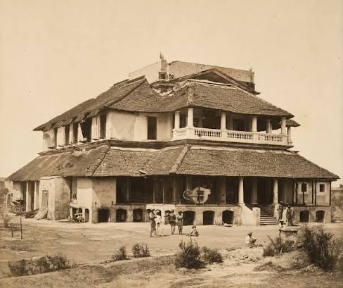 Major Banks' House, Lucknow, c. 1858 एक Kothi, जिसने बदलती हुकूमतों को अपने दरवाज़े से गुजरते देखा Lucknow में कुछ buildings केवल खड़ी नहीं रहतीं वे समय को अपने verandah ...