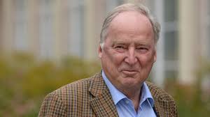.gauland krawatte hund bissig kampfhund jagdhund parteitag augsburg vergleich merkel honecker aggressivität stil logo pfeil flüchtlingspolitik feindbild hetze. Alexander Gauland Warum Der Afd Mann Eine Hundekrawatte Tragt Stern De