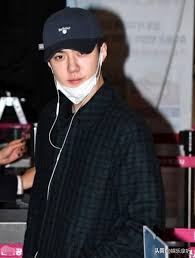 On first day of going back to work after the holidays, we brought our spokesperson, wu shixun (oh sehun) to cheer everyone! Wu Shixun Broadcasted Park Chanyeol S Styling And Chanyeol Found Out And Took The Live Broadcast The Two Talked To Their Friends Daydaynews