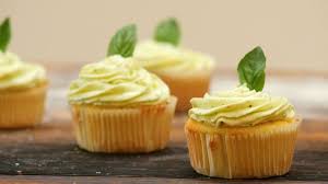 Video Und Rezept Zitronen Basilikum Cupcakes Ein Club Of Cooks Rezept Cupcakes Coole Rezepte Rezepte