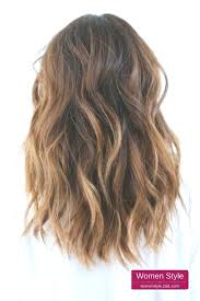 Cheveux Chatain Clair Mi Long Tombant Librement Sur Le Dos Chatain Cheveux Clair Librement Tombant Hairstyle Hair Styles Hair Lengths Balayage Hair