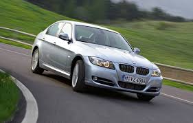 Simge haline gelen bu otomobil kendisini bir kez daha yeniliyor. Bmw Seria 3 Automarket
