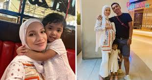 Beliau ialah ahli kumpulan bocey bersama achey dan abam. Walau Dah Berkali Nervous Tetap Ada Menanti Hari Isteri Fad Bocey Harap Bayi Lahir Tanggal 10 Oktober Pa Ma