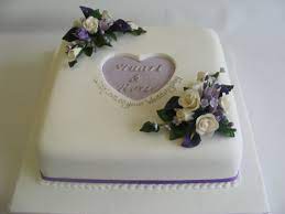 Single Tier Square Cake With Lilac And Purple Detail And Sugar Flowers Square Wedding Cakes Square Wedding Cakes Simple Wedding Anniversary Cakes