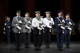 The Drill Team Of The German Federal Military Guards Batallion Bundeswehr Wachbatallion Performing At The 20 Military Guard Military Uniform Military Tattoos