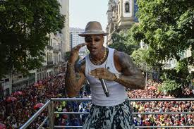 Alerta de chuva não se confirma e público lota bloco de Léo Santana no Rio de Janeiro