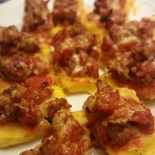 Il miglior piatto da preparare durante le rigide giornate invernali. Rettangoli Di Polenta Con Salsicce Ricette Per Voi