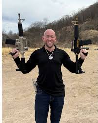 Most Wanted' Marco Ebben meldt zich vanuit zijn schuilplaats in Rusland:  'Ik heb niets met al die explosies te maken'