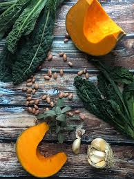 Zuppa di cavolo nero e fagioli. Zuppa Di Fagioli Zucca E Cavolo Nero Gourmama