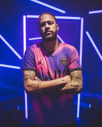 Camiseta entrenamiento del parís saint germain 2021 jordn con el mejor precio y calidad, esta camiseta podría llegar a costar mas de 130€ euros en una tienda, aquí lo puedes tener por 3 veces menos!! Buy Camiseta Psg Rosa Off 60