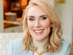 Kari Dickson's Instagram, Twitter & Facebook