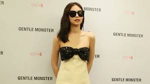 Jennie studied abroad in new zealand. Blackpink S Jennie Posts Nearly 60 Selfies In 15 Minutes Teen Vogue