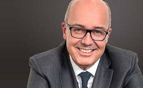 Falcon ernennt Verwaltungsratspräsidenten