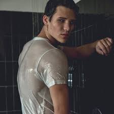 An seinem 28ten geburtstag veröffentlichte wincent weiss seine aktuelle single wer wenn nicht wir. Wer Wenn Nicht Wir Wincent Weiss Lyrics Song Meanings Videos Full Albums Bios